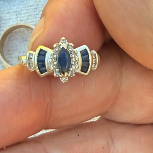 beach metal detecting 14 K ring