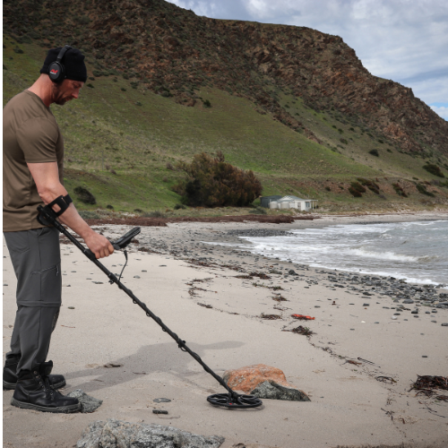 Minelab Equinox 900 Metal Detector